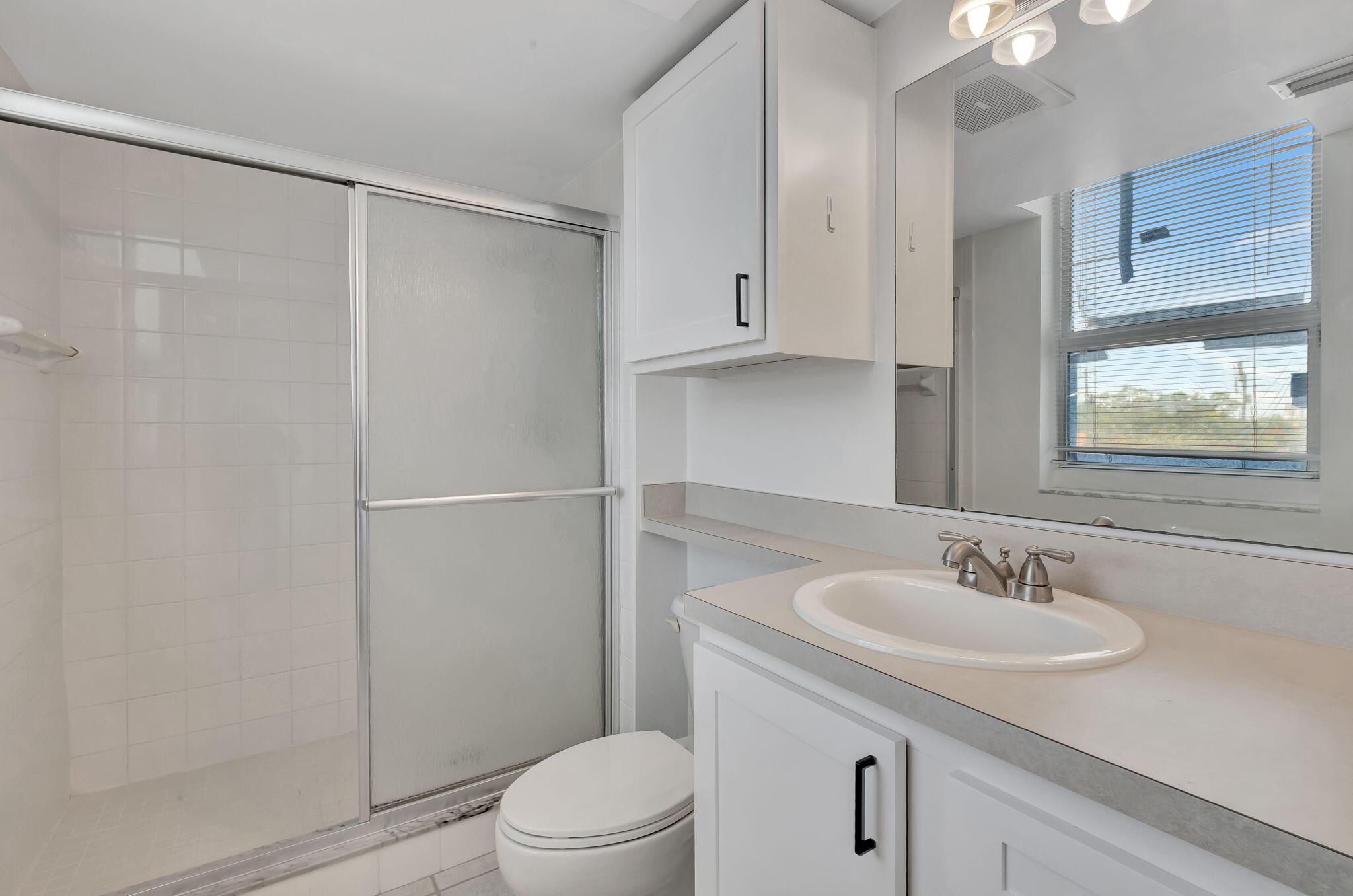 2665 Southwest 37th Avenue, Unit 207 Miami, FL 33133 - Photo 9 of 20 Primary Bathroom