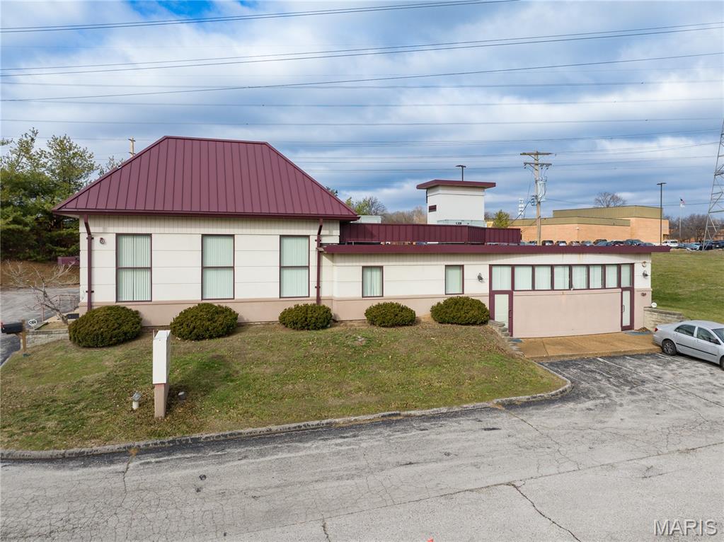 357 North Woods Mill Road Chesterfield, MO 63017 - Photo 2 of 9