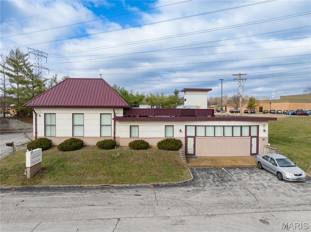 357 North Woods Mill Road Chesterfield, MO 63017 - Photo 3 of 9