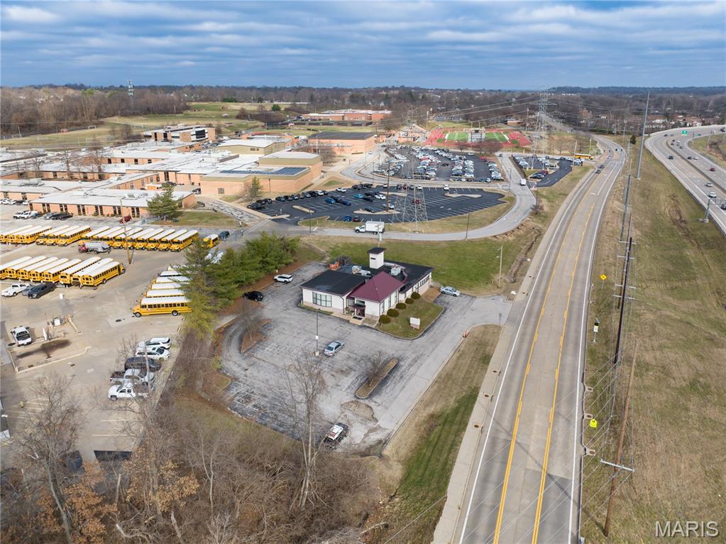 357 North Woods Mill Road Chesterfield, MO 63017 - Photo 6 of 9