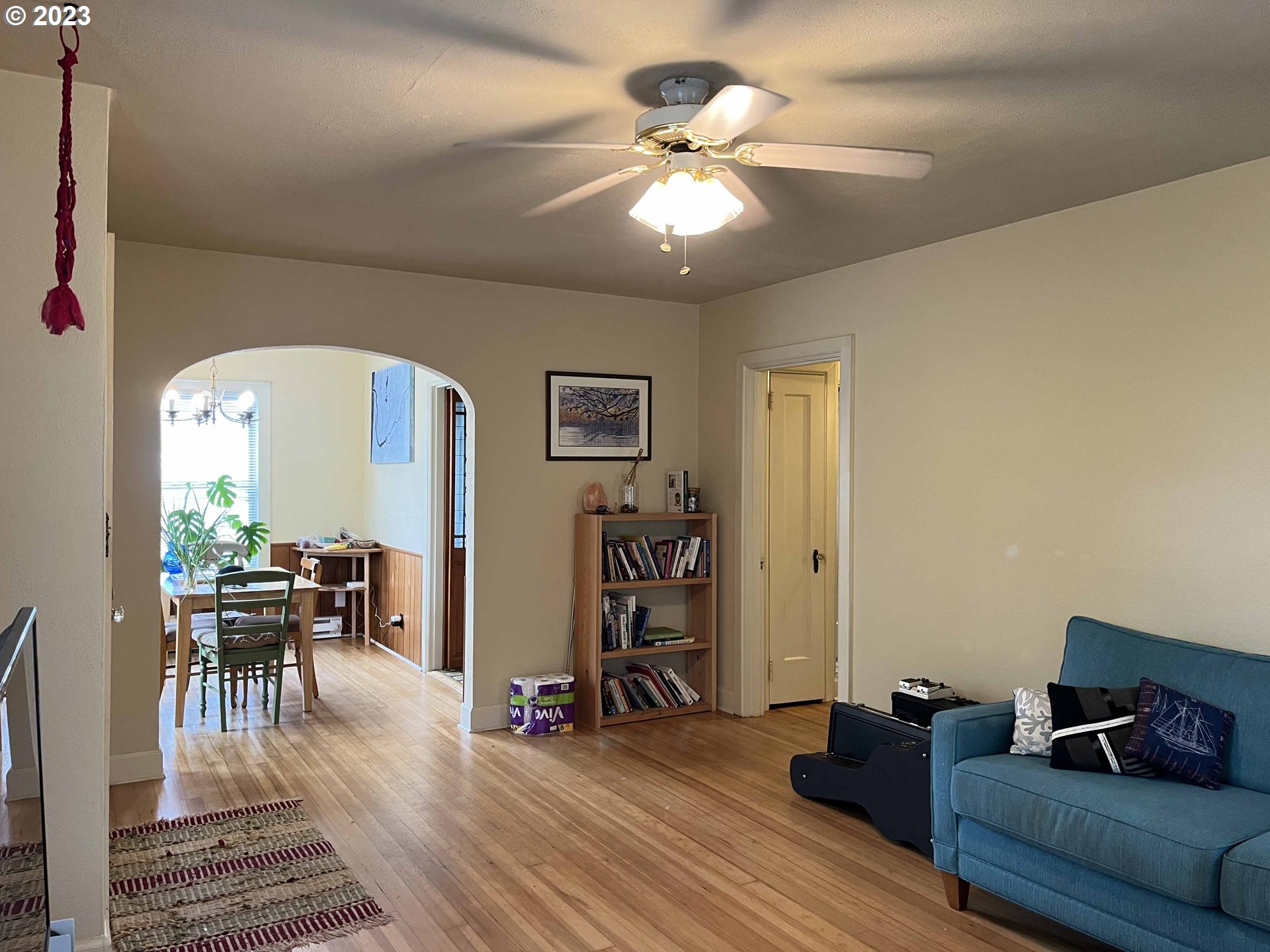611 Laurel Street Florence, OR 97439 - Photo 11 of 32 a living room with furniture and wooden floor