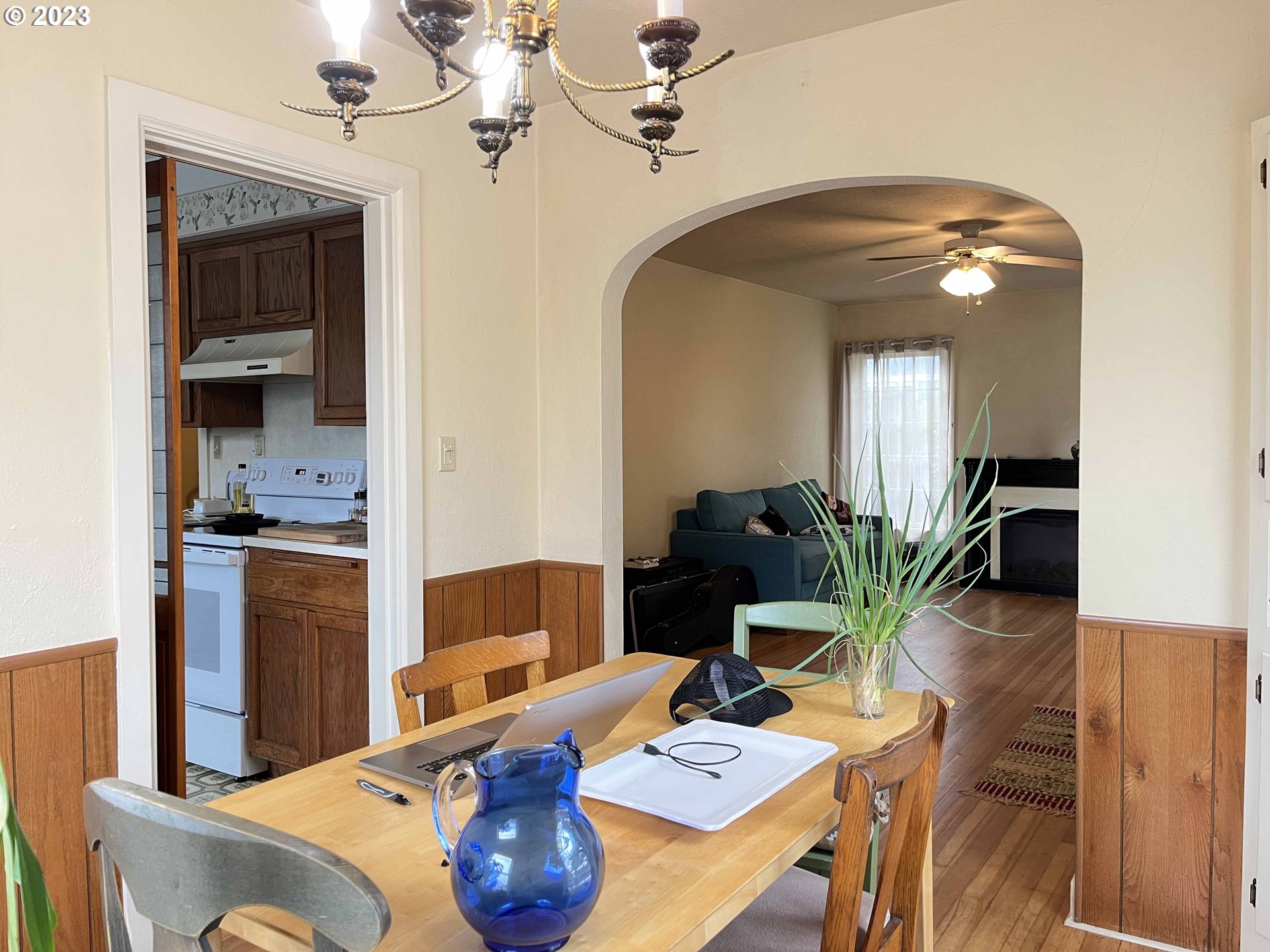 611 Laurel Street Florence, OR 97439 - Photo 14 of 32 a living room with furniture and wooden floor