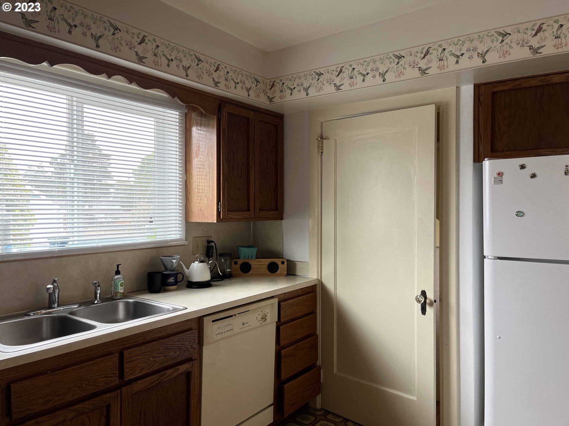 611 Laurel Street Florence, OR 97439 - Photo 15 of 32 a kitchen with a sink cabinets and window