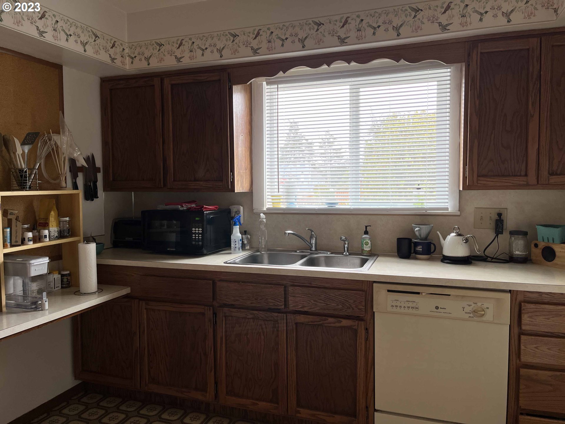 611 Laurel Street Florence, OR 97439 - Photo 18 of 32 a kitchen with a sink a window and cabinets
