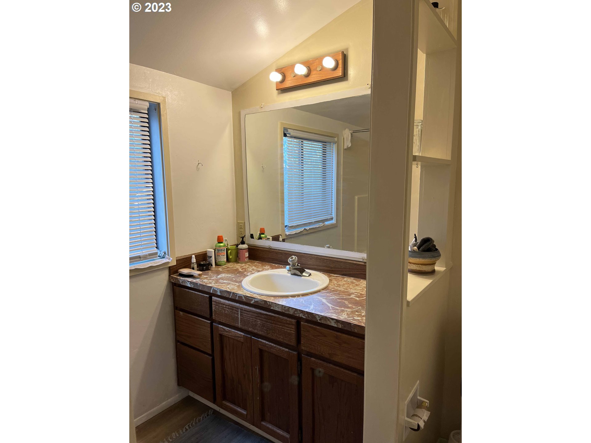 611 Laurel Street Florence, OR 97439 - Photo 29 of 32 a bathroom with a sink and a mirror