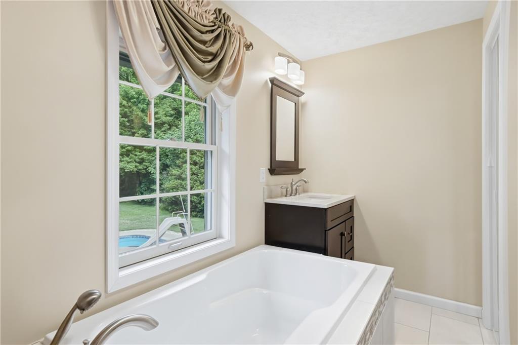 401 Robertson Road Hermitage, PA 16148 - Photo 24 of 47