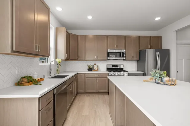 $649,900 | 1690 Whalen Drive, Oconomowoc, WI 53066