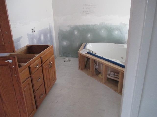 4360 Gnat Hill Road Manchester, TN 37355 - Photo 8 of 12 Master Bath