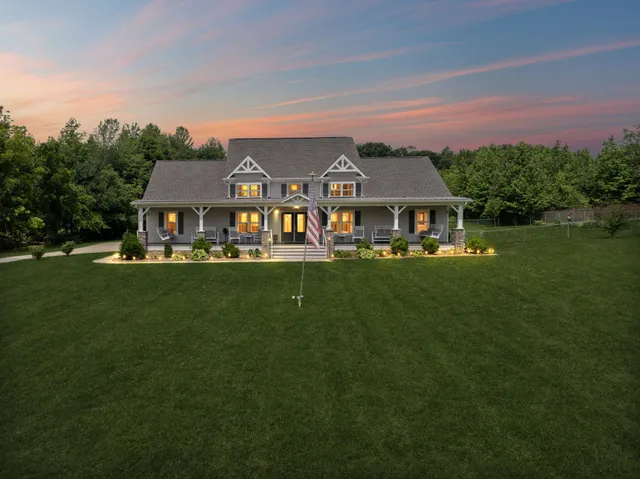 a black and white photo of a room