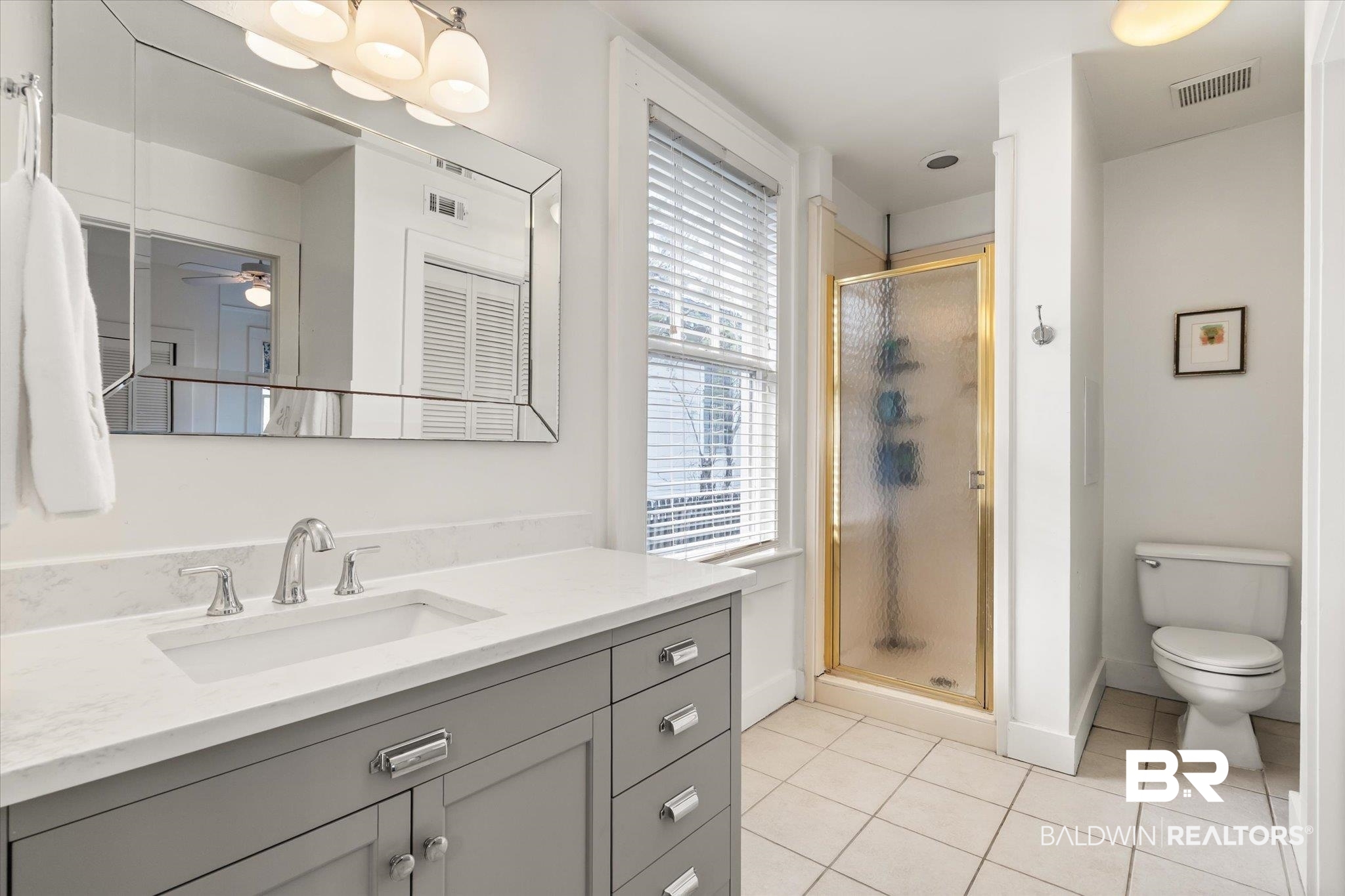 55 Silverwood Street Mobile, AL 36607 - Photo 17 of 31 Primary Bathroom