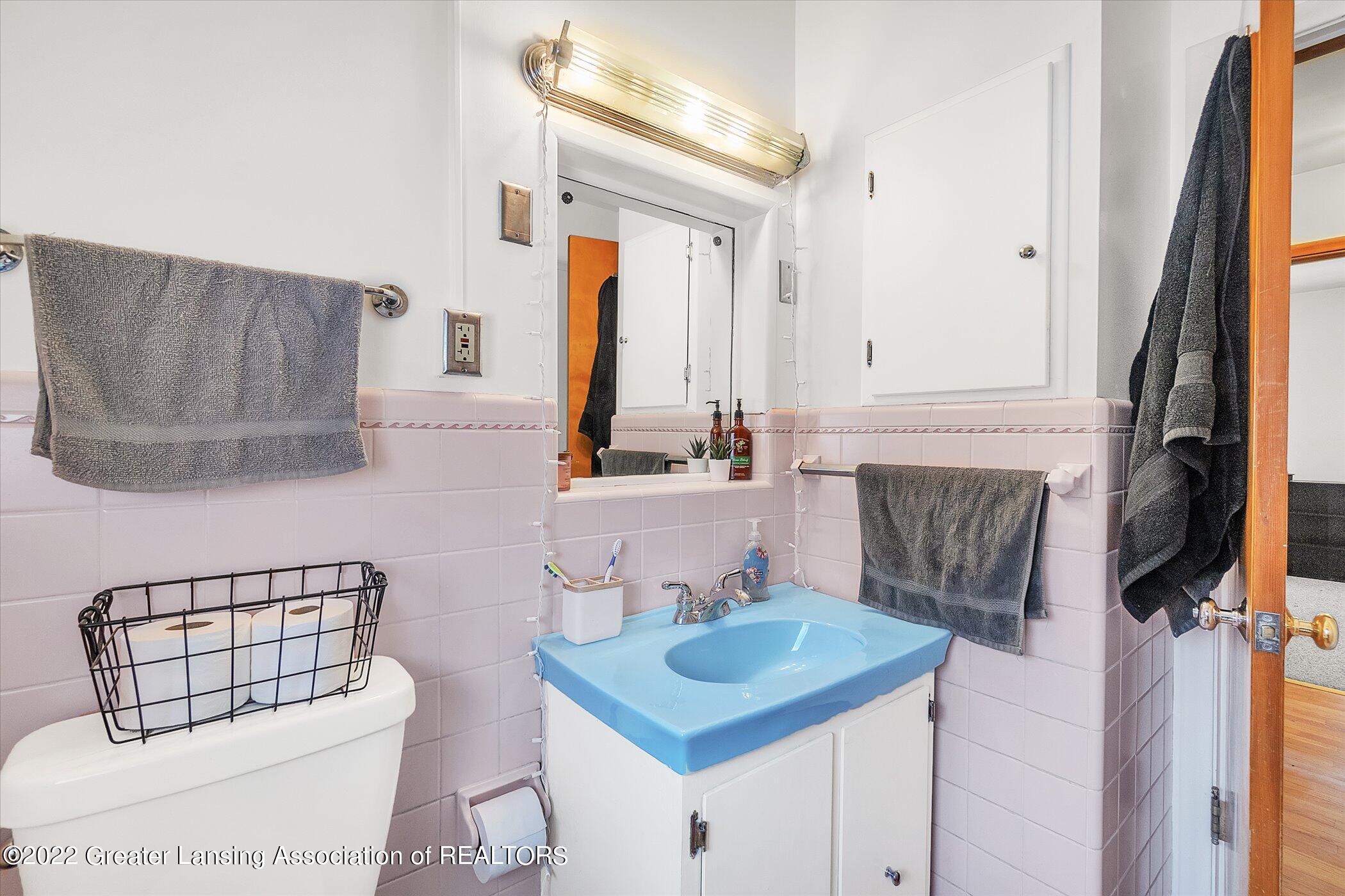 103 Oxford Road East Lansing, MI 48823 - Photo 16 of 36 16-103-Oxford-Rd-WindowStill-Real-Estate