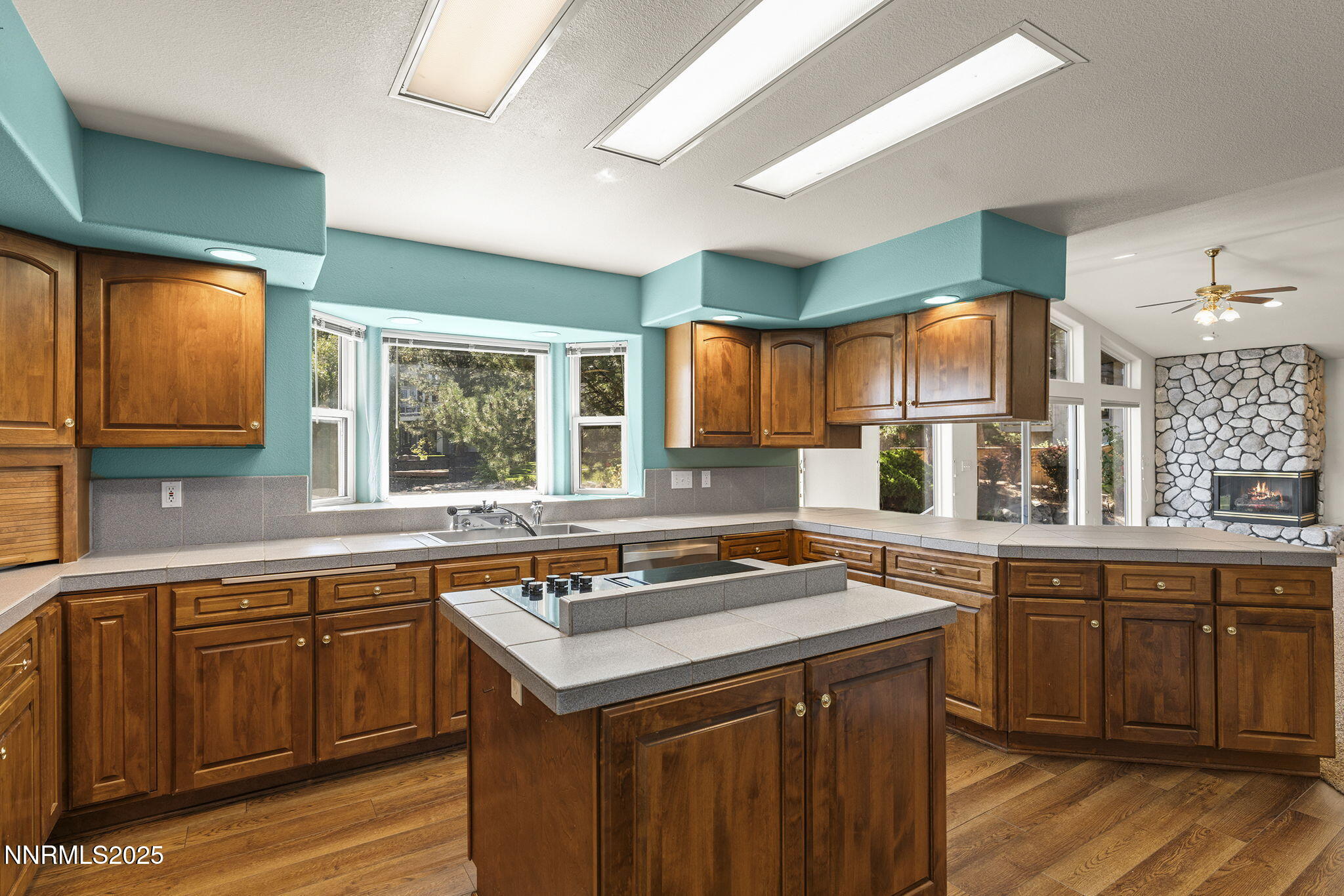 2820 East Lake Ridge Reno, NV 89519 - Photo 11 of 42 a kitchen with a sink stove and cabinets