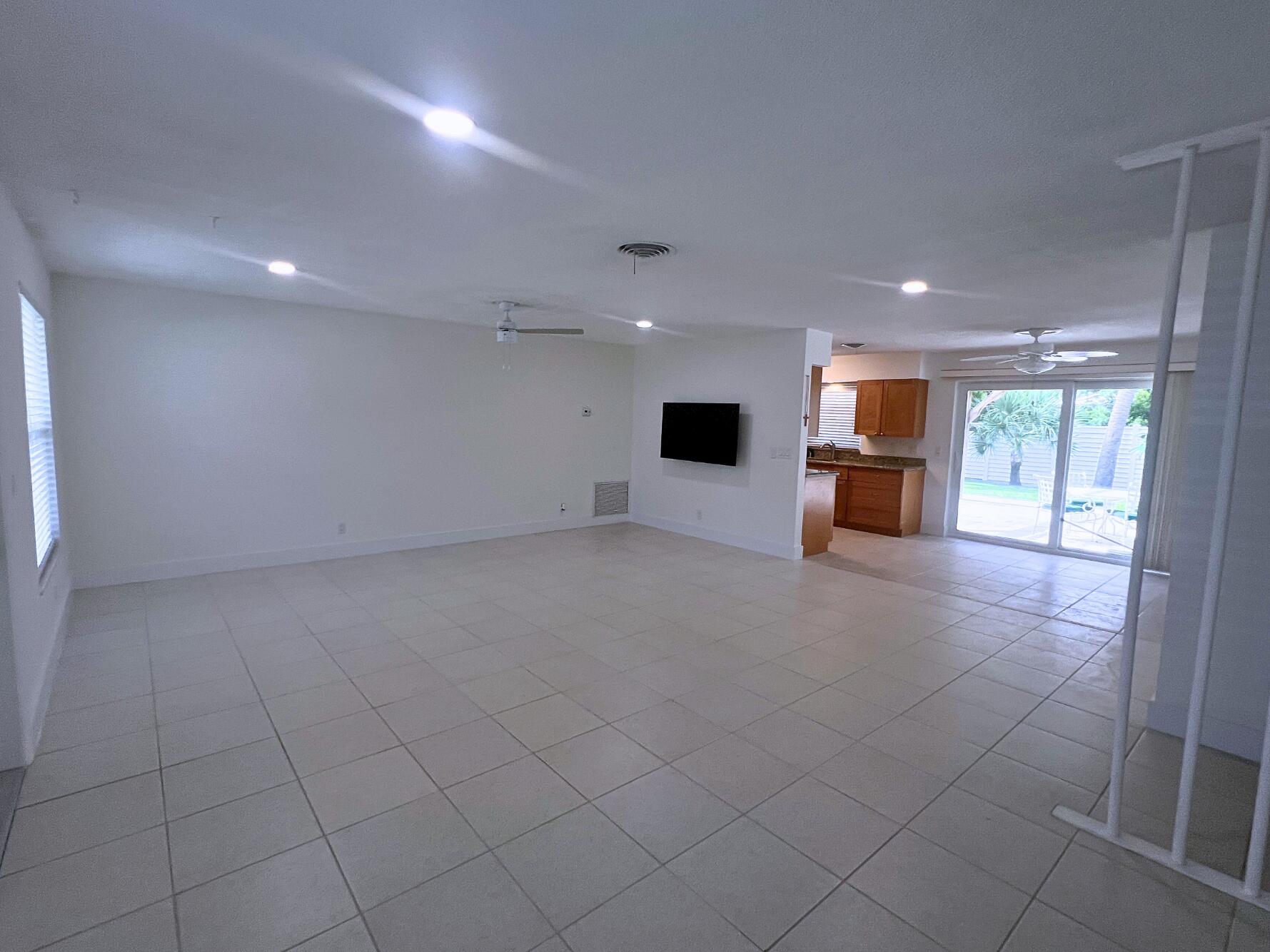 1260 Manor Drive Riviera Beach, FL 33404 - Photo 6 of 56 Living Room