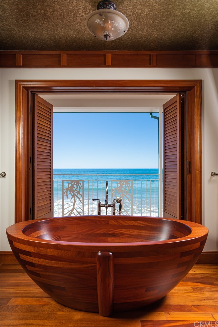 35475 Beach Road Dana Point, CA 92624 - Photo 20 of 59 a room with a table and chairs