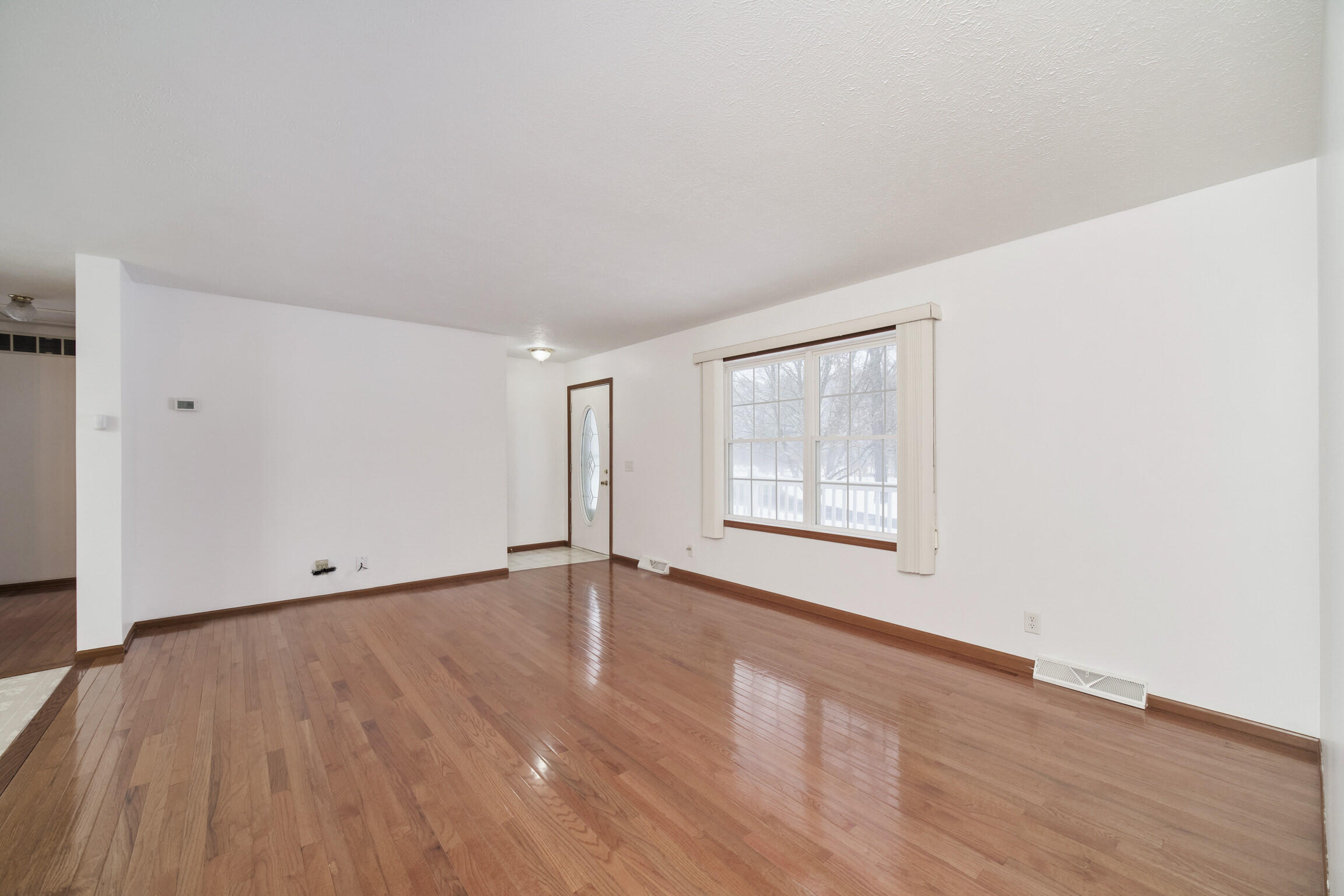 10775 Pine Creek Road Manistee, MI 49660 - Photo 18 of 74 Living room /front entry