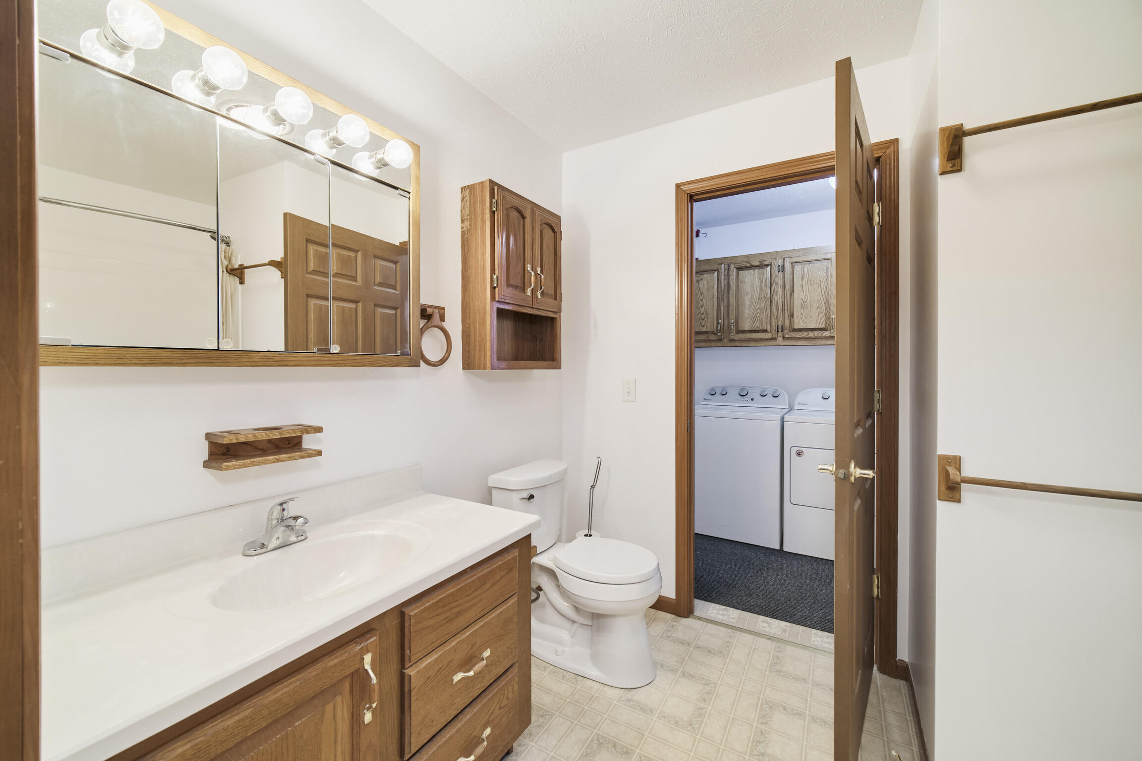 10775 Pine Creek Road Manistee, MI 49660 - Photo 23 of 74 Primary bath
