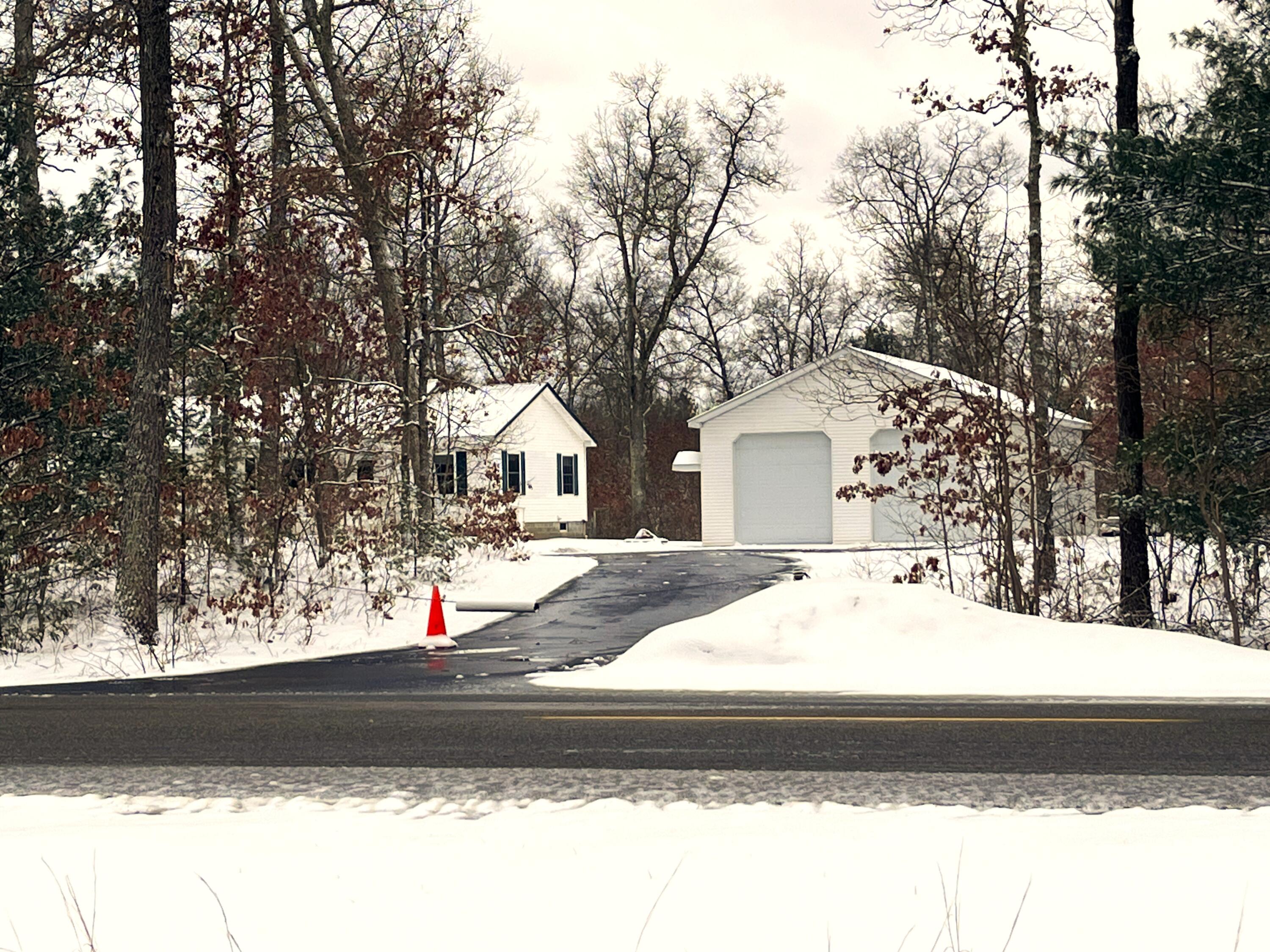 10775 Pine Creek Road Manistee, MI 49660 - Photo 55 of 74 Paved circle drive