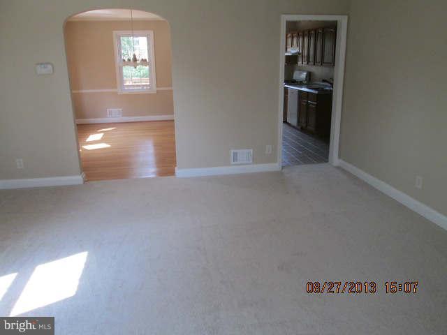 216 Blakeney Road Baltimore, MD 21228 - Photo 4 of 12 Living Room
