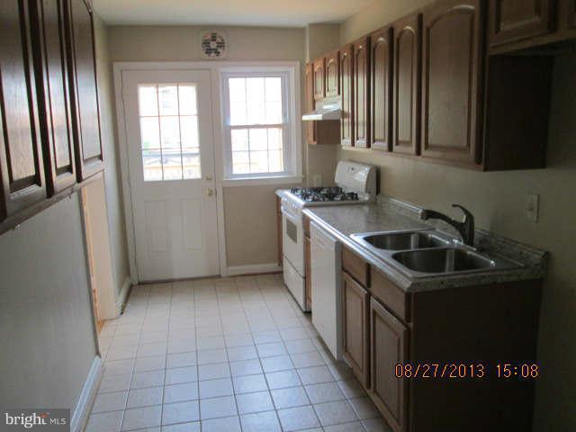 216 Blakeney Road Baltimore, MD 21228 - Photo 6 of 12 Kitchen