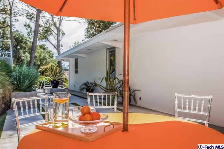 333 Manford Way Pasadena, CA 91105 - Photo 14 of 60 a backyard of a house with table and chairs