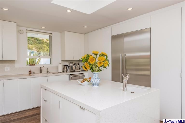 333 Manford Way Pasadena, CA 91105 - Photo 18 of 60 a kitchen with a sink and a refrigerator