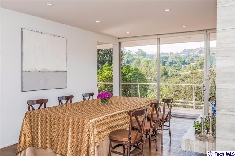 333 Manford Way Pasadena, CA 91105 - Photo 23 of 60 a bedroom with a bed and a large window