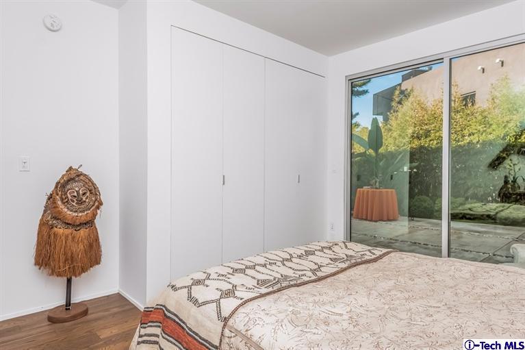 333 Manford Way Pasadena, CA 91105 - Photo 26 of 60 a bedroom with a bed and a window