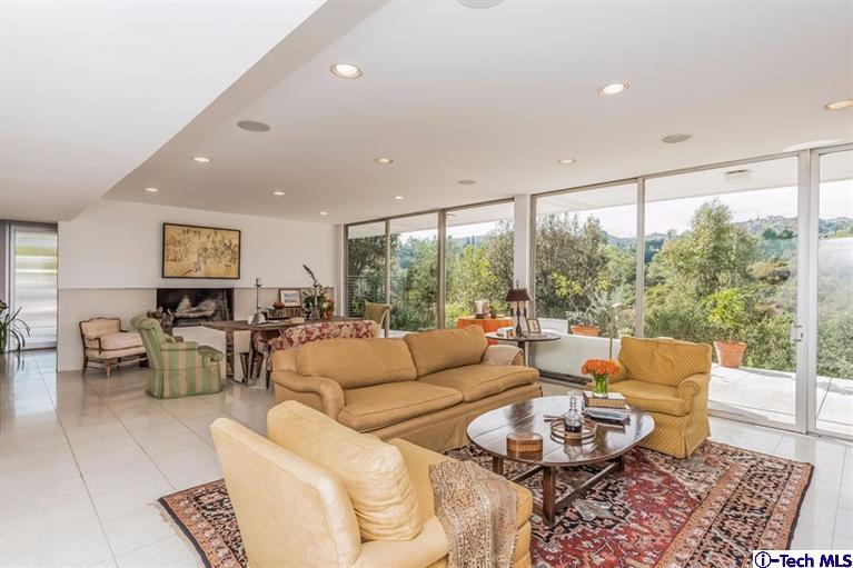 333 Manford Way Pasadena, CA 91105 - Photo 41 of 60 a living room with furniture and a large window