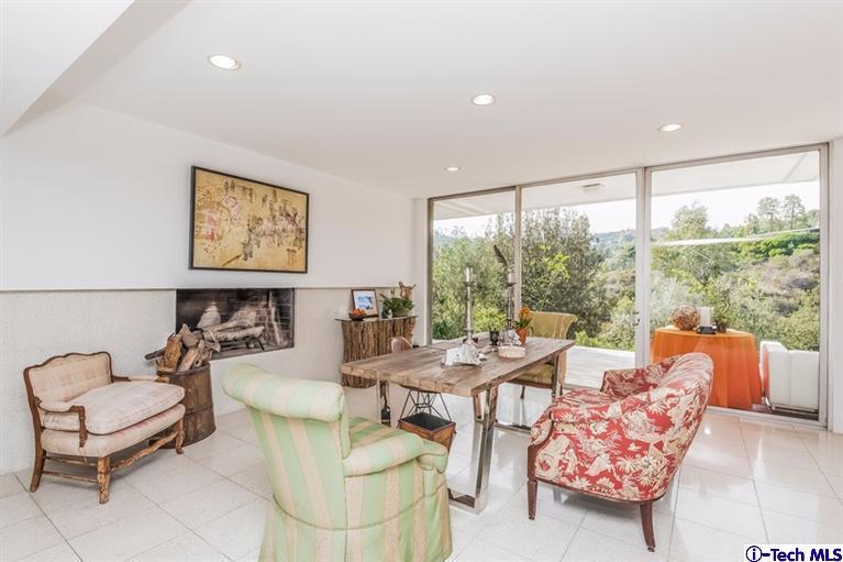 333 Manford Way Pasadena, CA 91105 - Photo 42 of 60 a living room with furniture and a large window