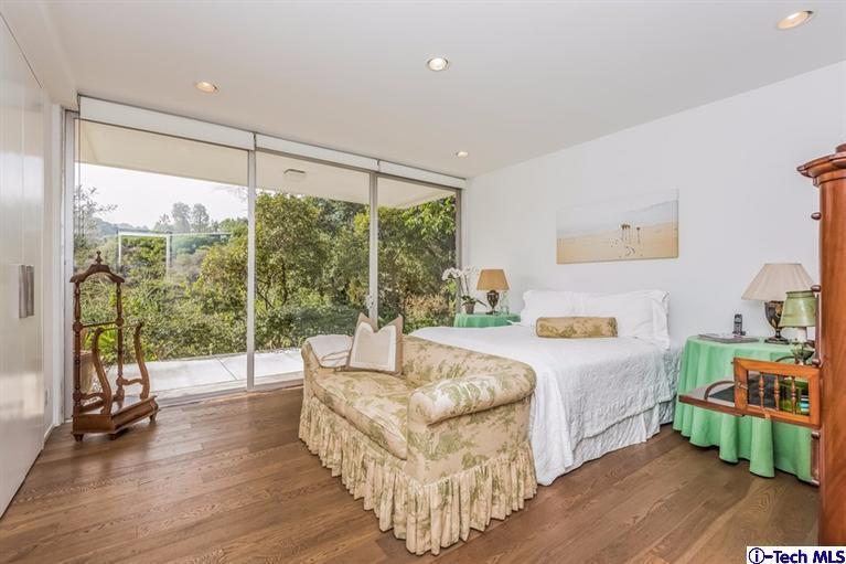 333 Manford Way Pasadena, CA 91105 - Photo 43 of 60 a living room with furniture and a large window
