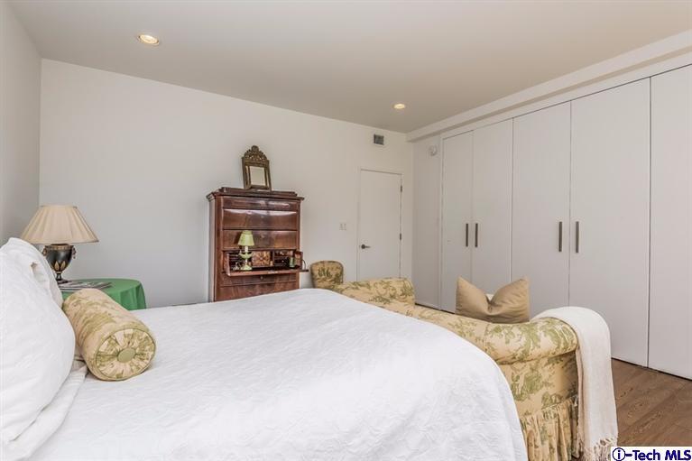 333 Manford Way Pasadena, CA 91105 - Photo 44 of 60 a bedroom with a bed and a chandelier