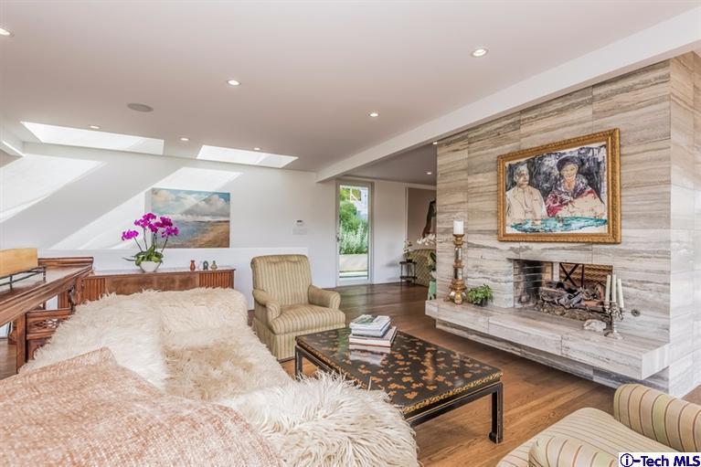 333 Manford Way Pasadena, CA 91105 - Photo 7 of 60 a living room with furniture and a couch