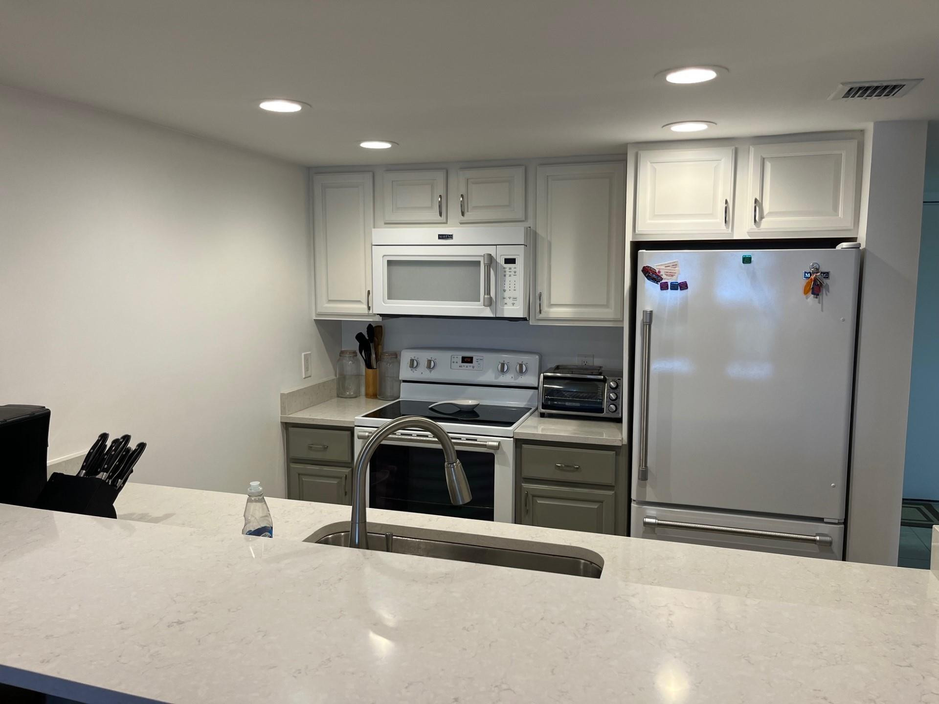 40 Northeast Plantation Road, Unit 208 Jensen Beach, FL 34957 - Photo 4 of 38 Photo 4