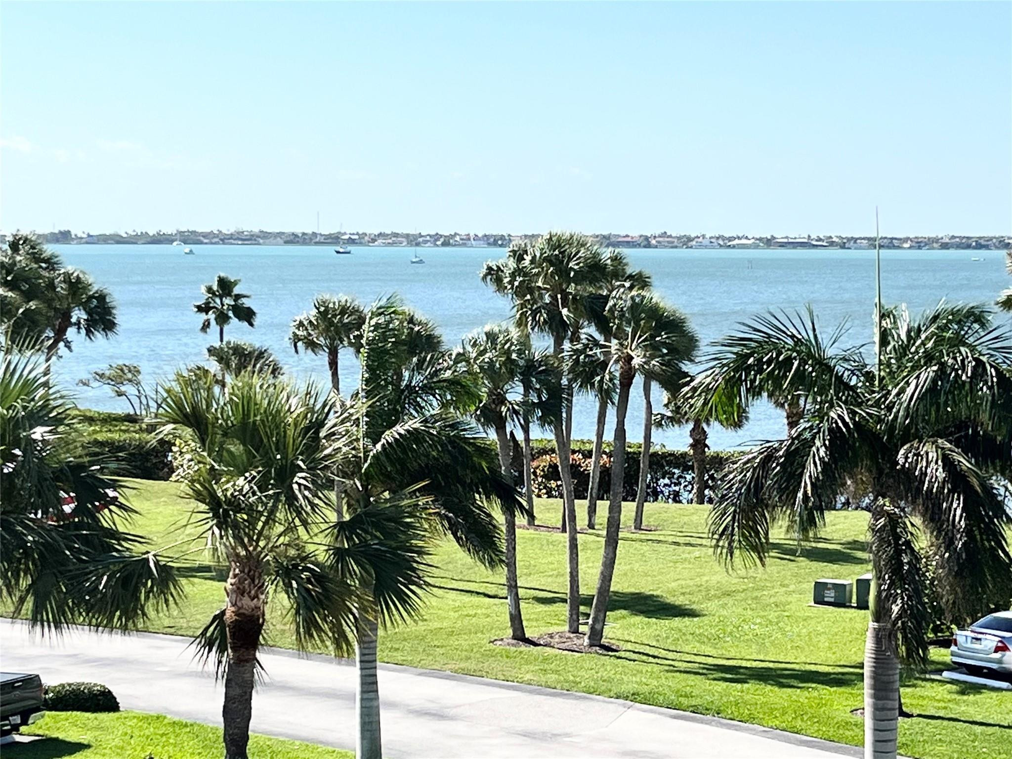 40 Northeast Plantation Road, Unit 208 Jensen Beach, FL 34957 - Photo 6 of 38 Photo 6