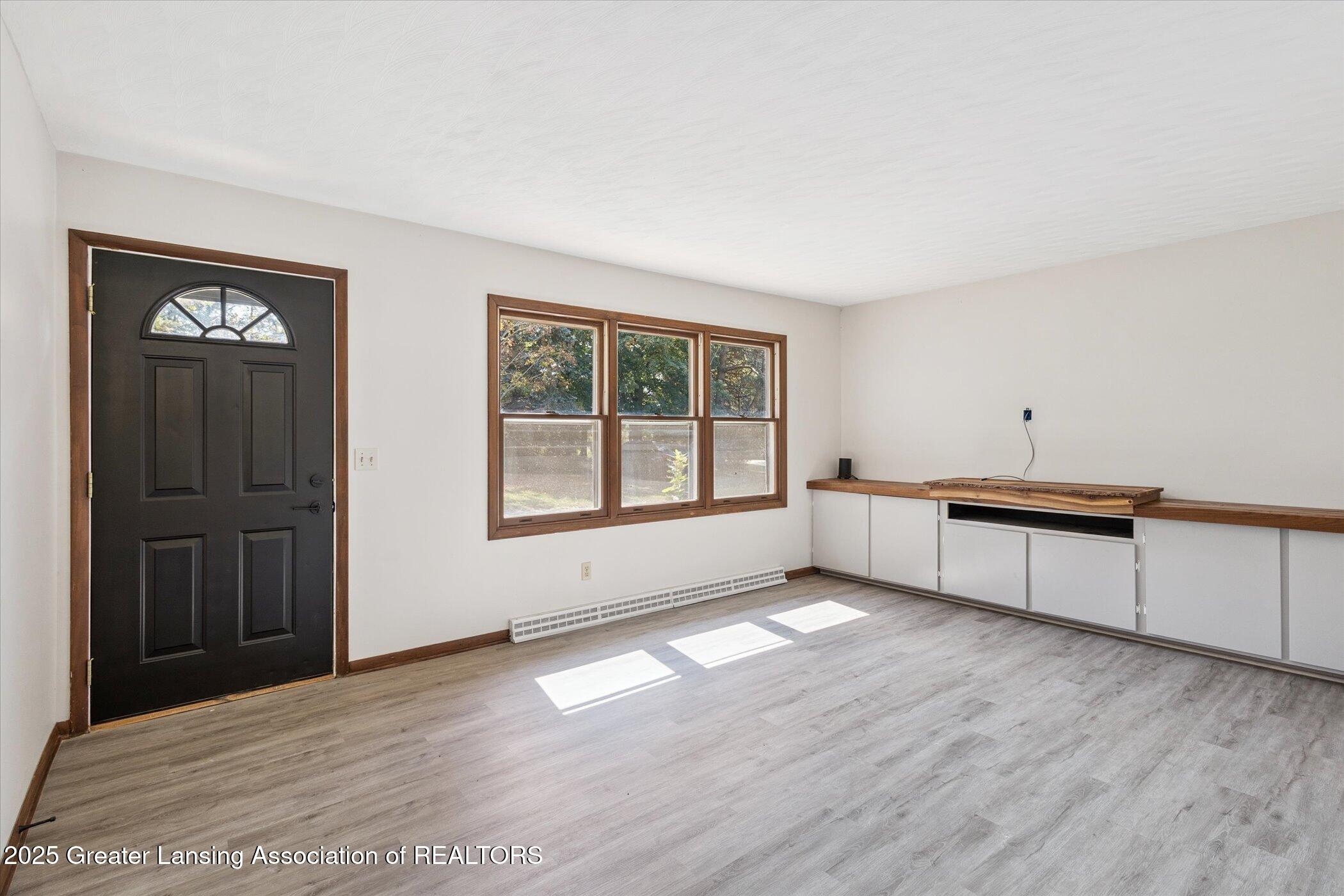 15340 West Cutler Road Portland, MI 48875 - Photo 7 of 40 Living room