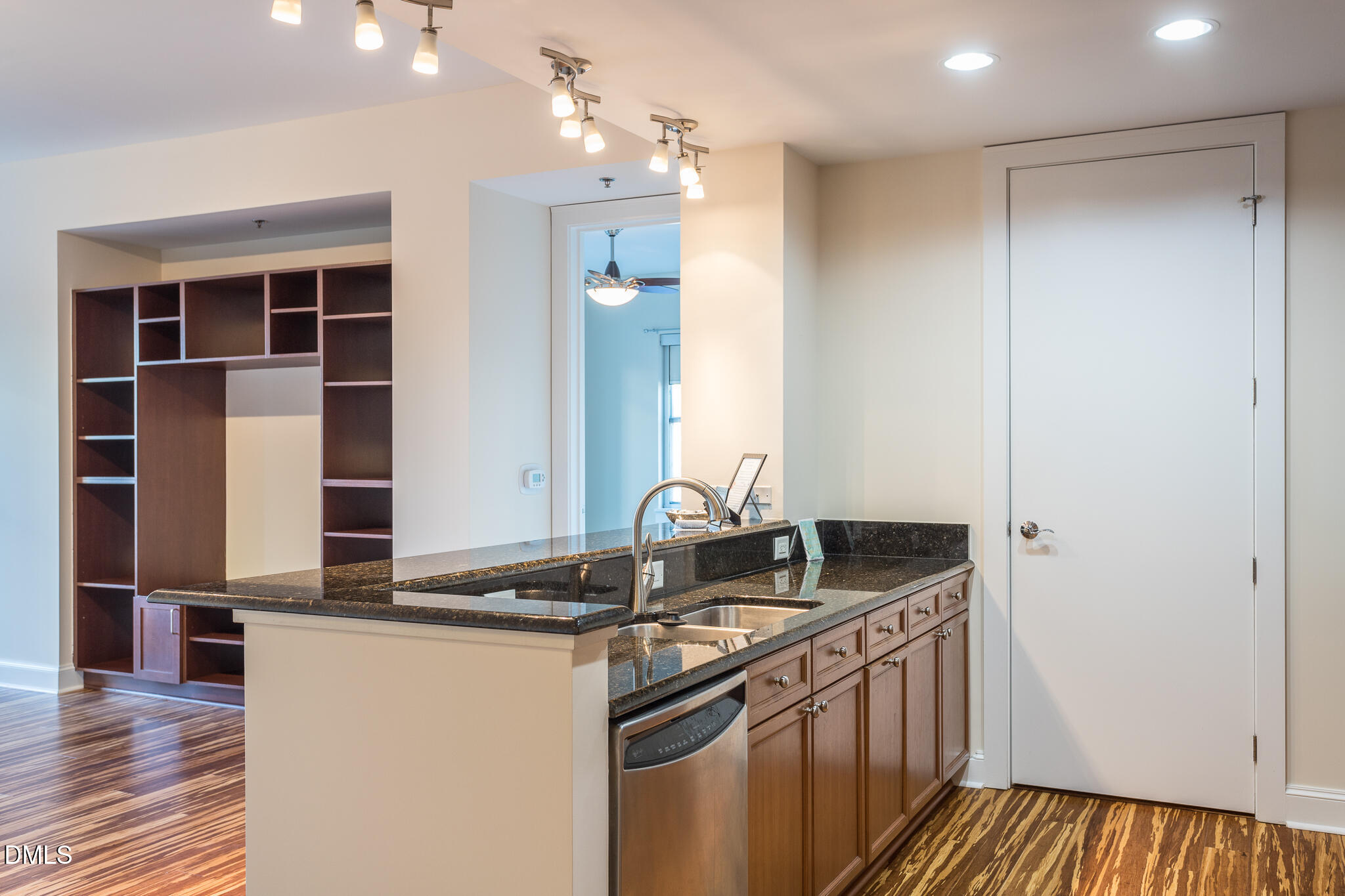618 North Boylan Avenue, Unit 528 Raleigh, NC 27603 - Photo 11 of 21 11 618 N Boylan Ave Int Unit 528 mls