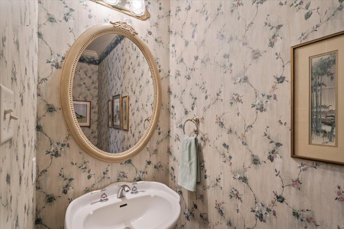 1436 Wolf Park Road Germantown, TN 38138 - Photo 19 of 34 a bathroom with a sink and a mirror