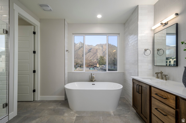 250 South Main Street, Unit 7 Alpine, UT 84004 - Photo 13 of 26 Spacious primary bath with soaking tub and shower