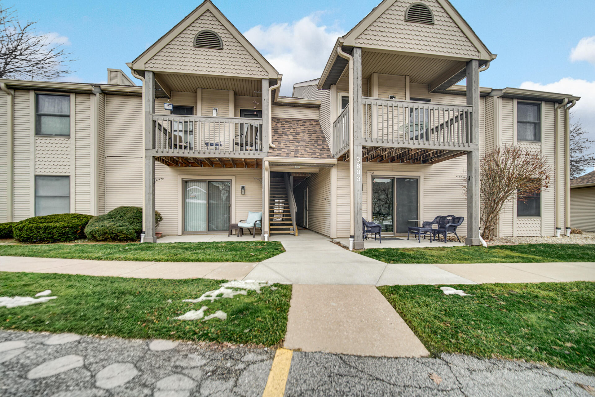 3603 Timberbridge Drive, Unit E Valparaiso, IN 46383 - Photo 2 of 21 1920x1280
