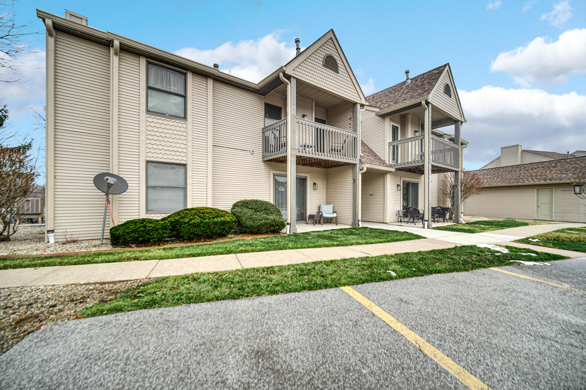 3603 Timberbridge Drive, Unit E Valparaiso, IN 46383 - Photo 4 of 21 1920x1280