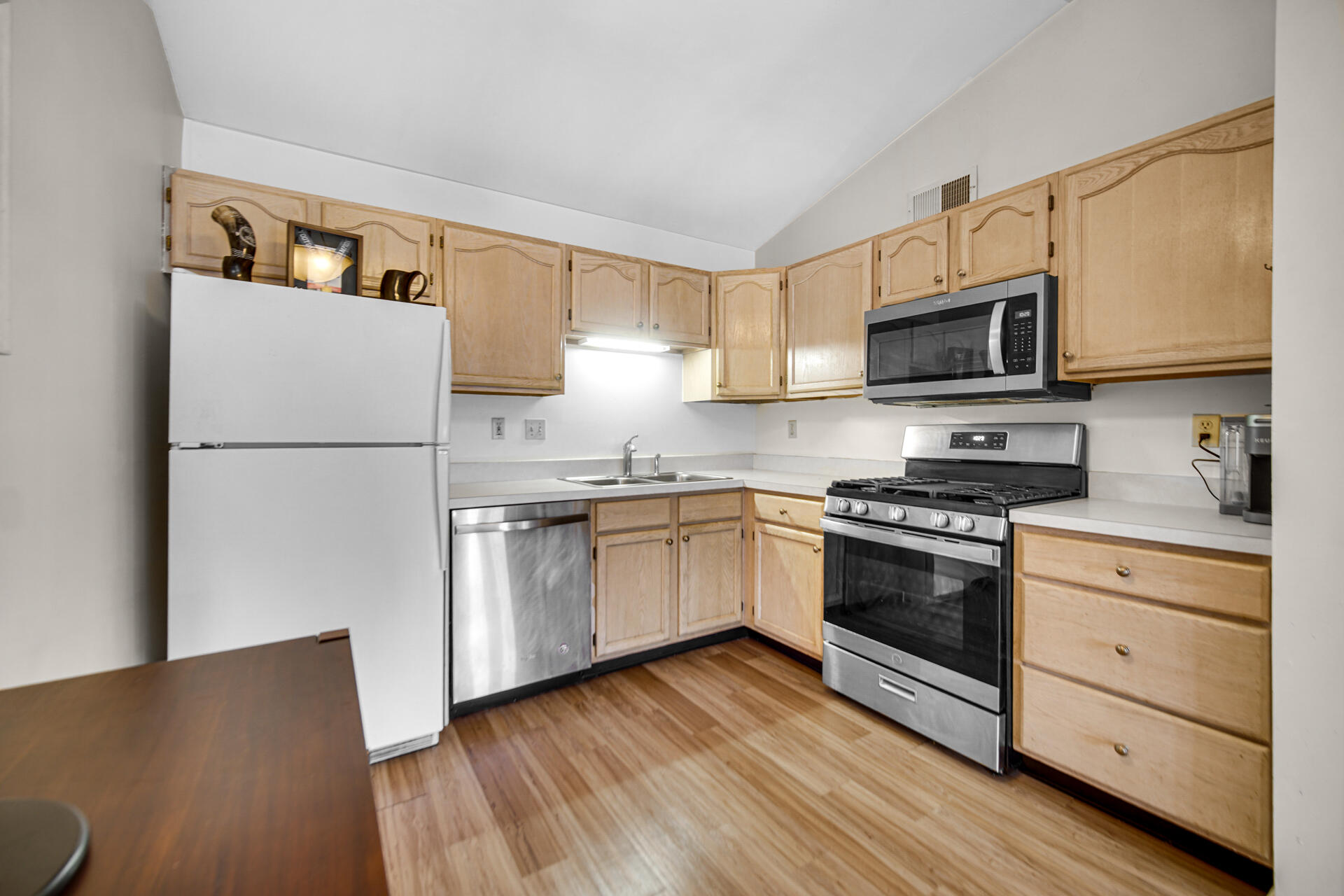 3603 Timberbridge Drive, Unit E Valparaiso, IN 46383 - Photo 5 of 21 1920x1280