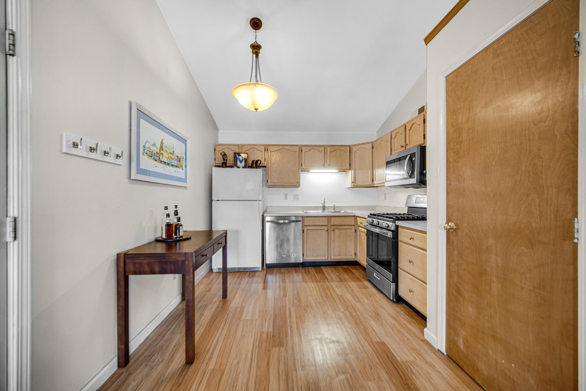 3603 Timberbridge Drive, Unit E Valparaiso, IN 46383 - Photo 7 of 21 1920x1280