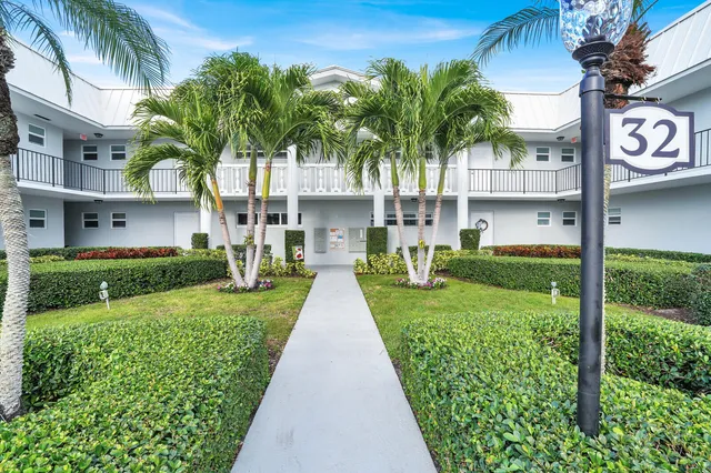$225,000 | 32 Colonial Club Drive, Unit 203, Boynton Beach, FL 33435