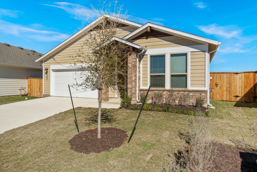 8202 Dampton Lane Austin, TX 78744 - Photo 3 of 25