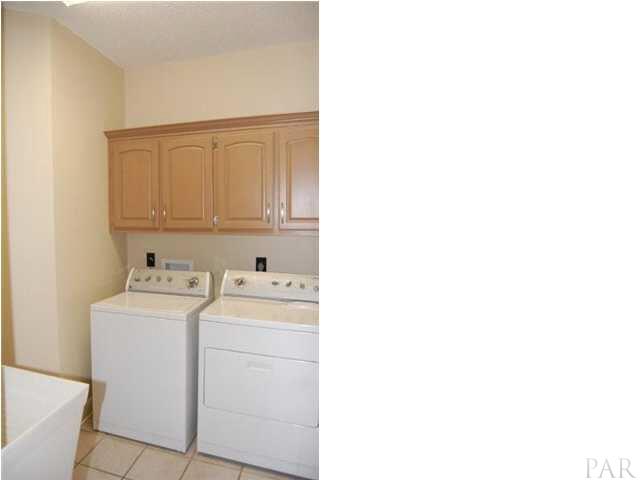 6040 Otter Point Road Pensacola, FL 32504 - Photo 17 of 23 Guest bathroom is generous in size