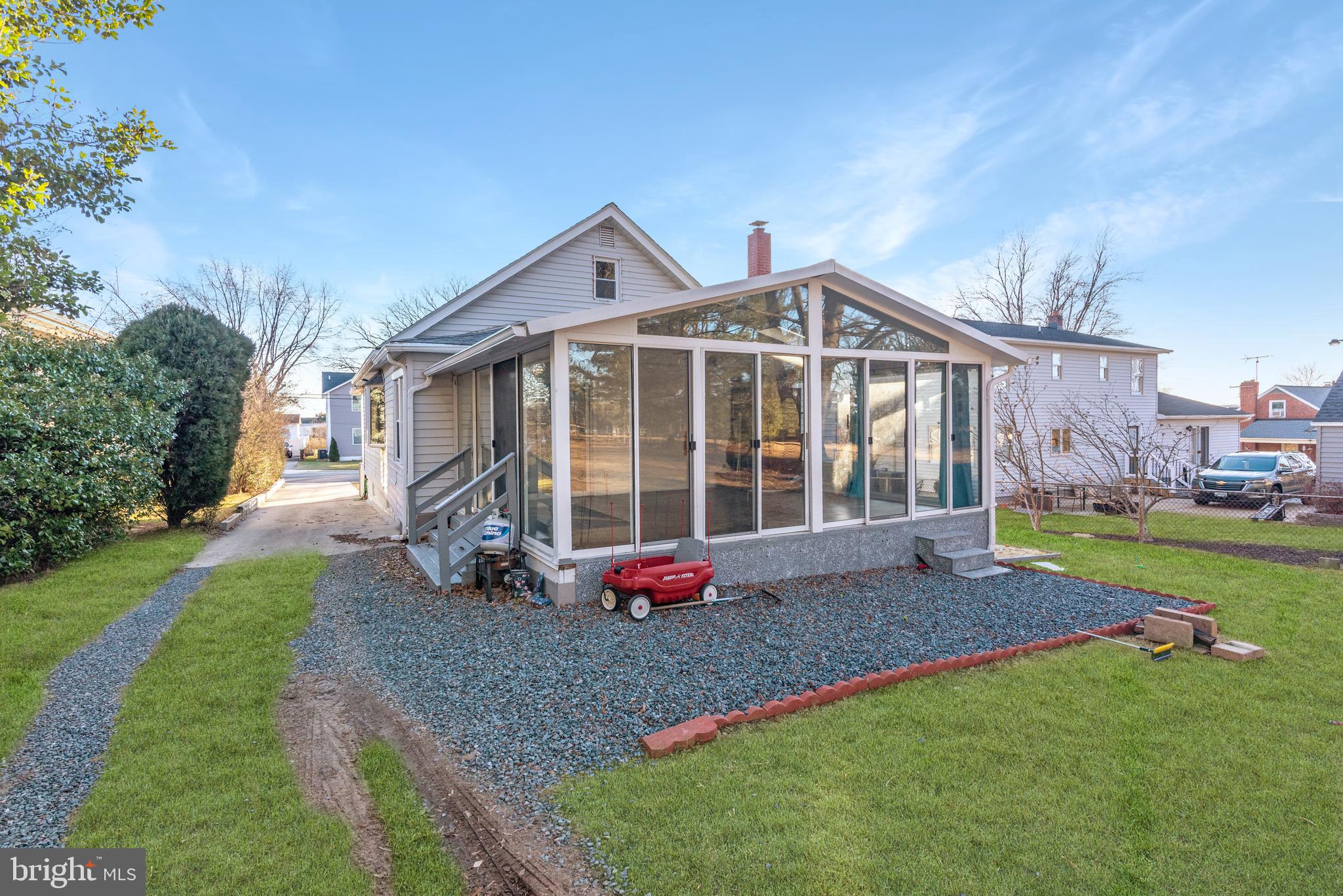 334 Upperlanding Road Essex, MD 21221 - Photo 5 of 57