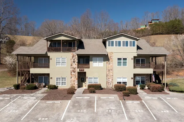 $435,000 | 1725 Water Crest Way, Young Harris, GA 30582