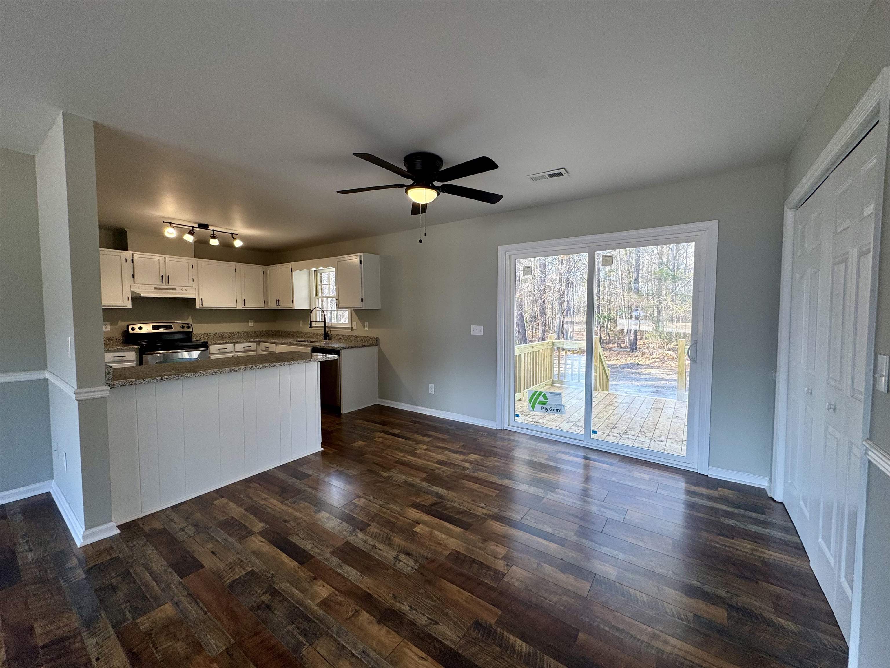 52 County Rd S-45-636 Andrews, SC 29510 - Photo 5 of 22 Gallery Image 5