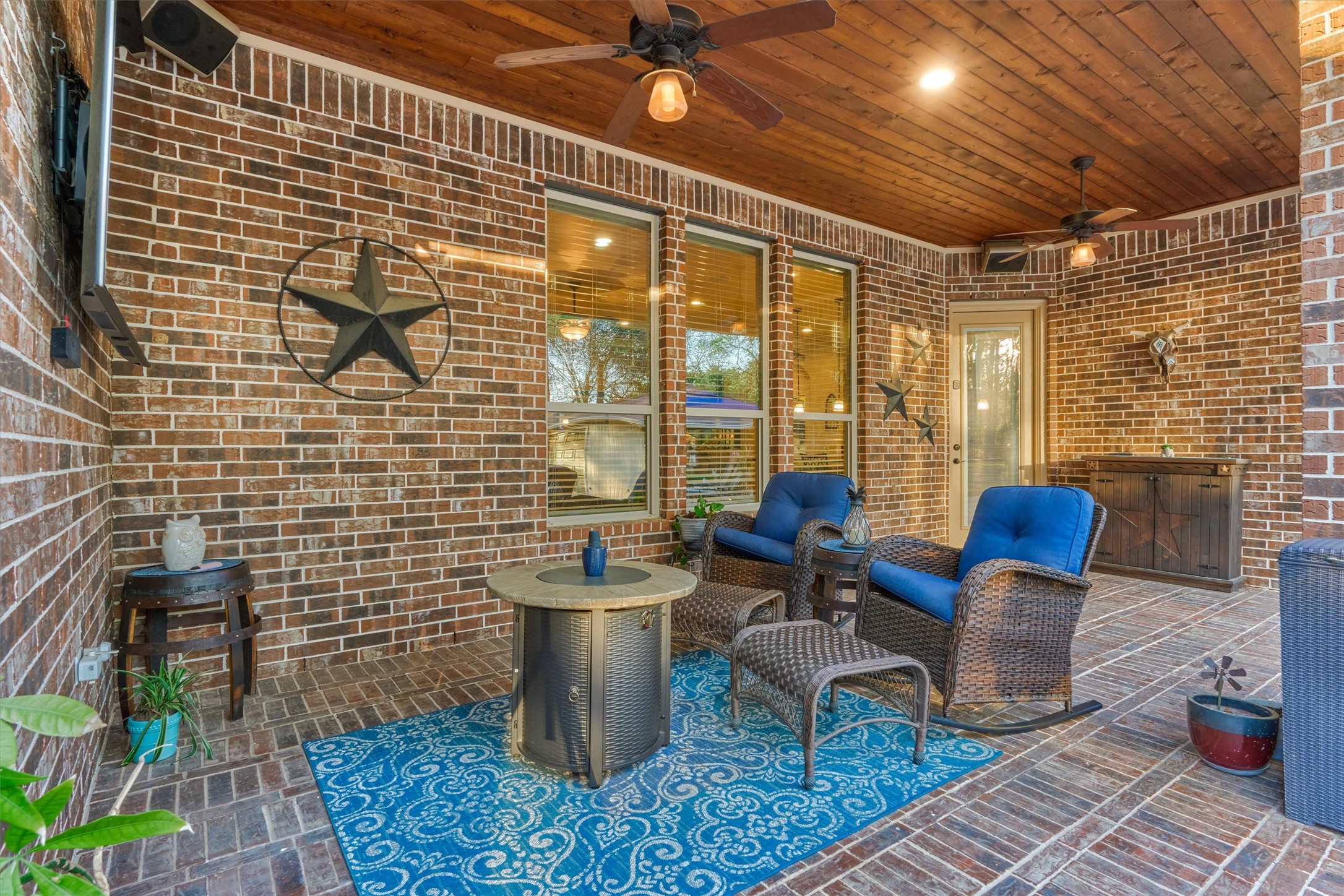 11598 Sebastian's Run Montgomery, TX 77316 - Photo 4 of 50 Covered outdoor living space. Perfect for year-round enjoyment.