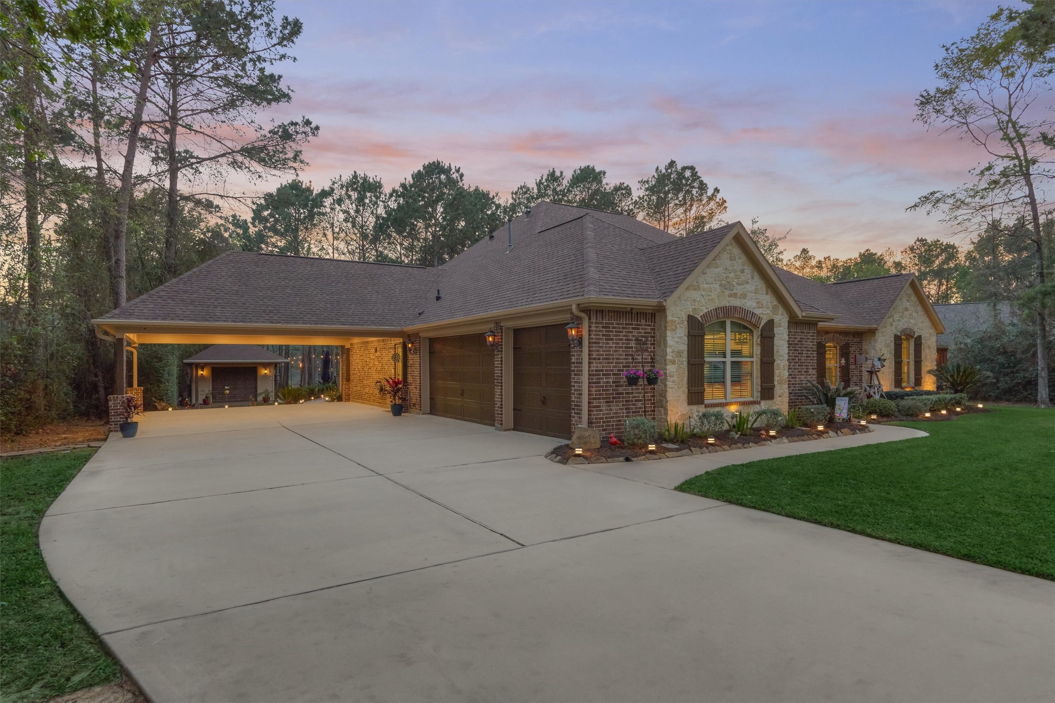 11598 Sebastian's Run Montgomery, TX 77316 - Photo 48 of 50 Spacious driveway with ample parking and easy access